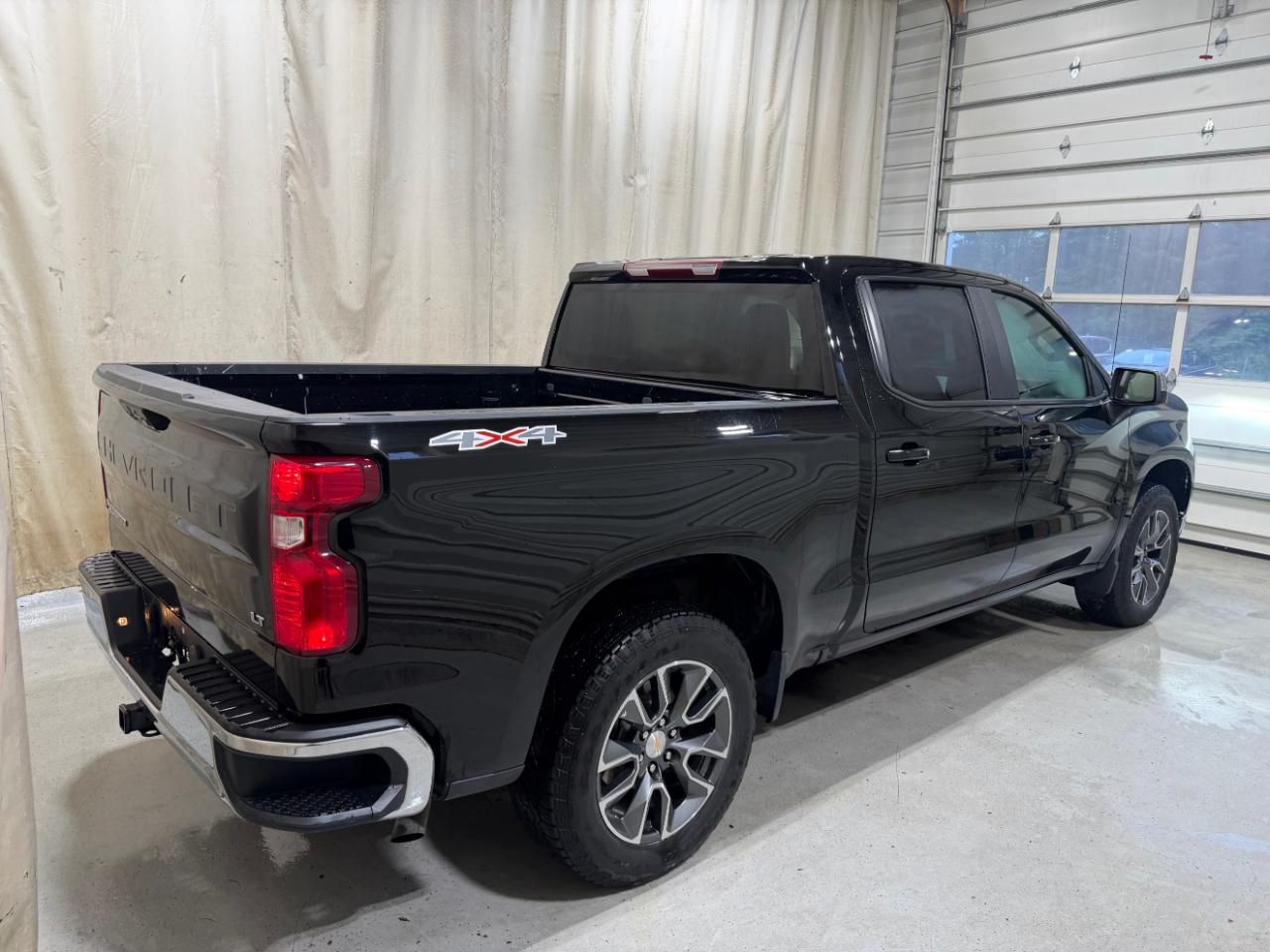 Chevrolet Silverado 1500 4WD Crew Cab 147" LT w/2FL 2024