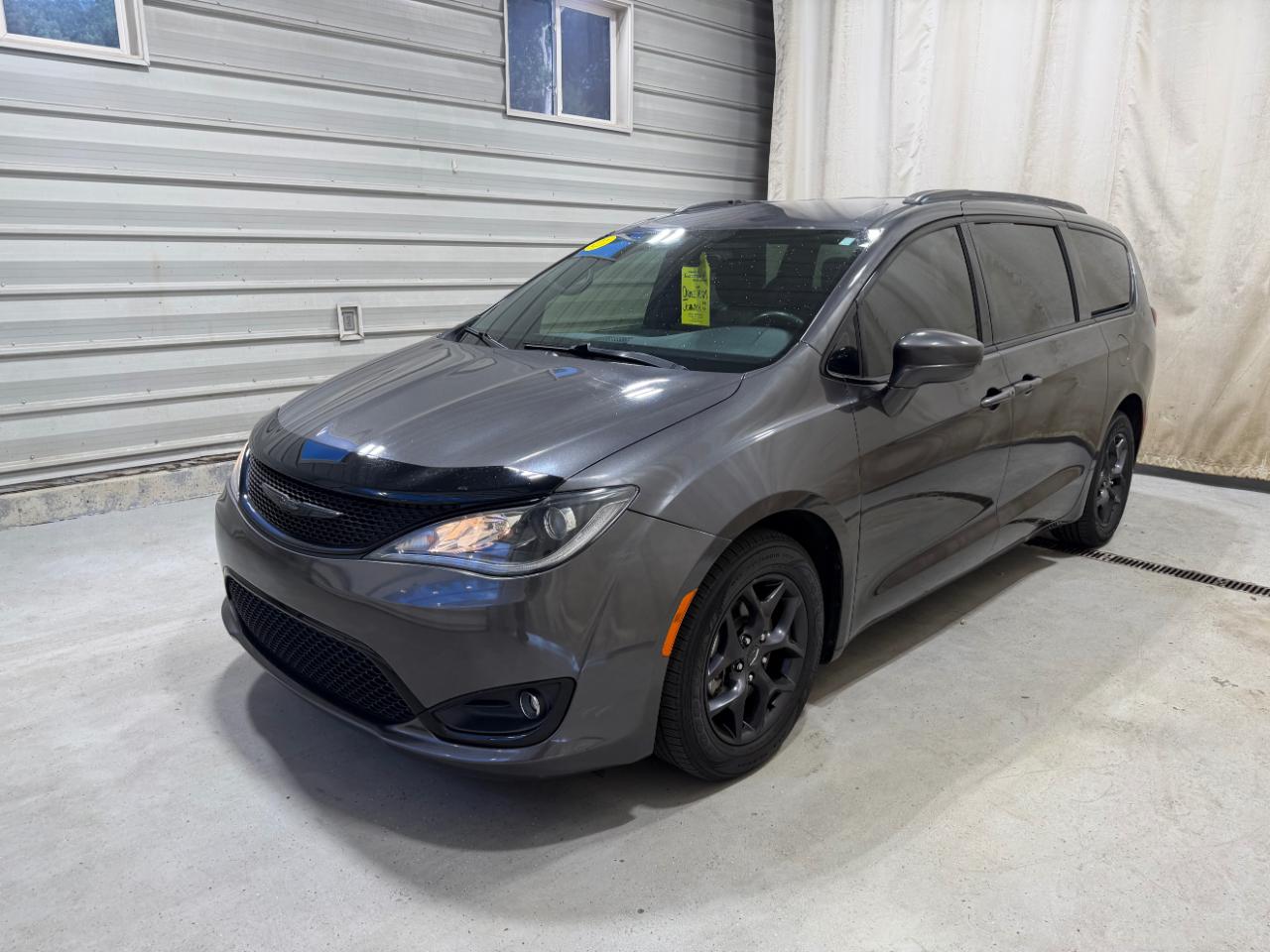 Chrysler Pacifica Touring L Plus FWD 2020