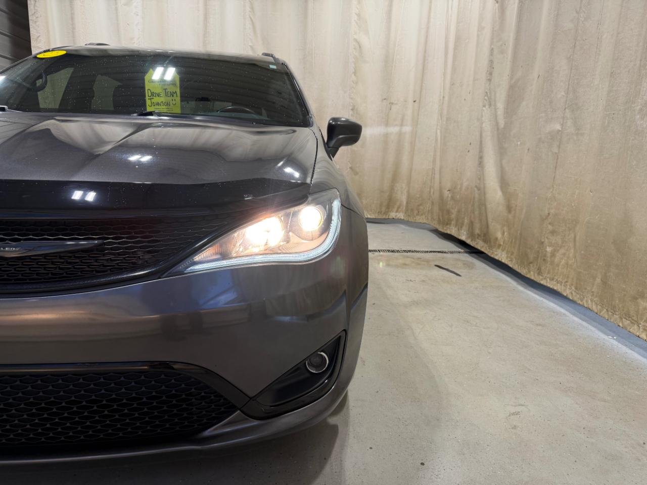 Chrysler Pacifica Touring L Plus FWD 2020
