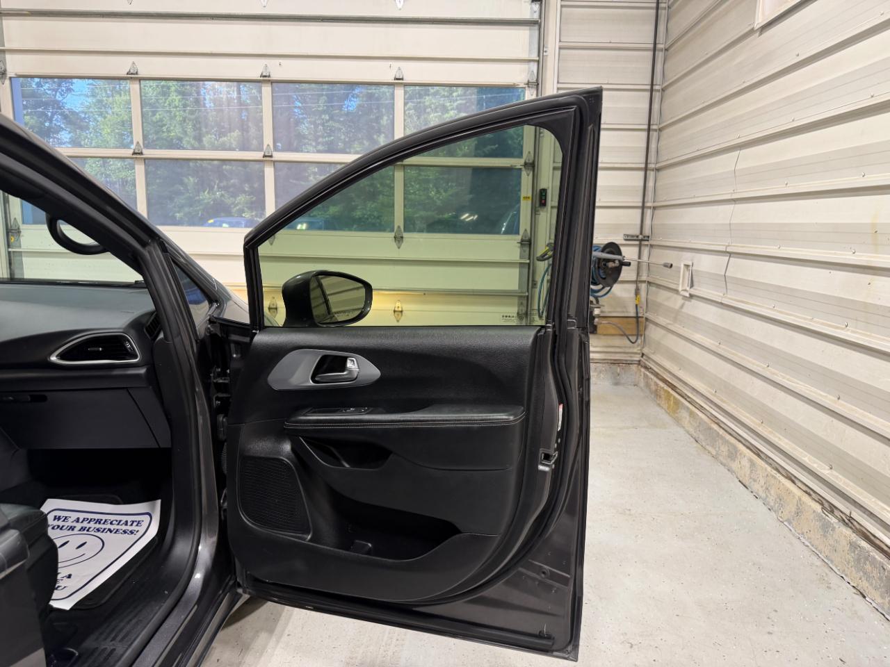 Chrysler Pacifica Touring L Plus FWD 2020