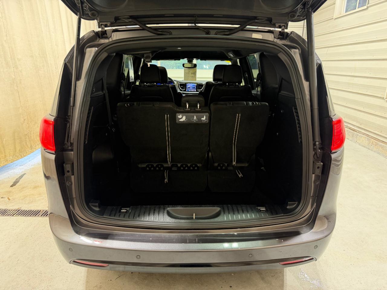 Chrysler Pacifica Touring L Plus FWD 2020