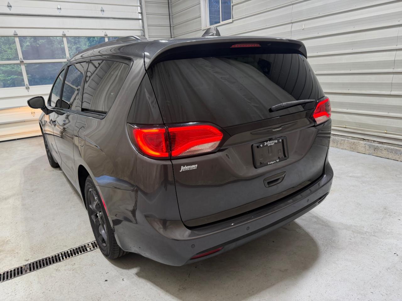 Chrysler Pacifica Touring L Plus FWD 2020