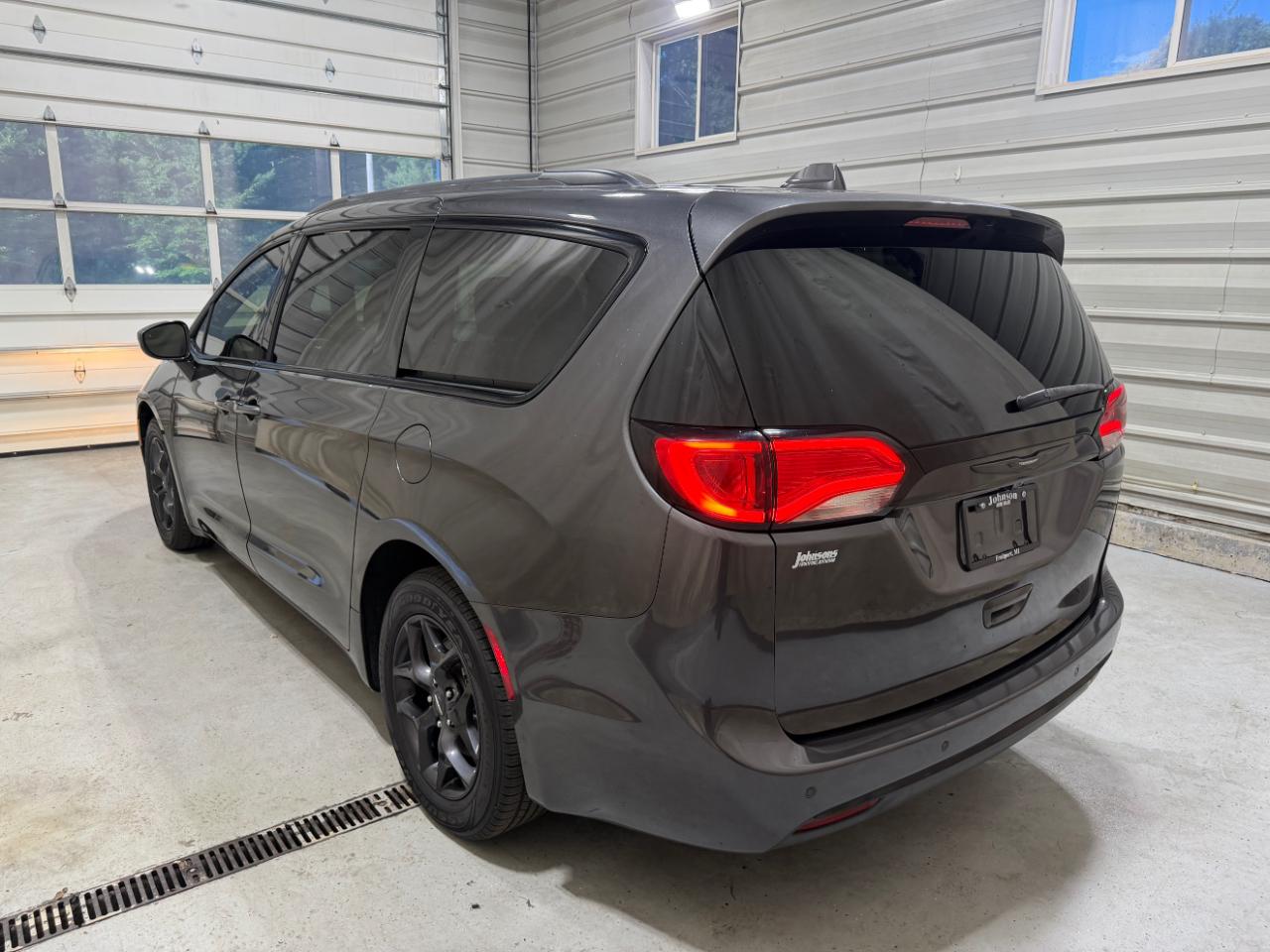 Chrysler Pacifica Touring L Plus FWD 2020