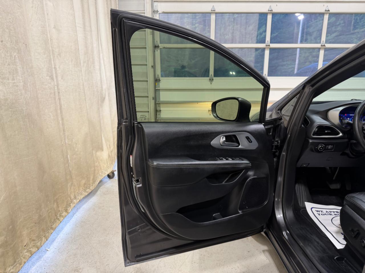 Chrysler Pacifica Touring L Plus FWD 2020