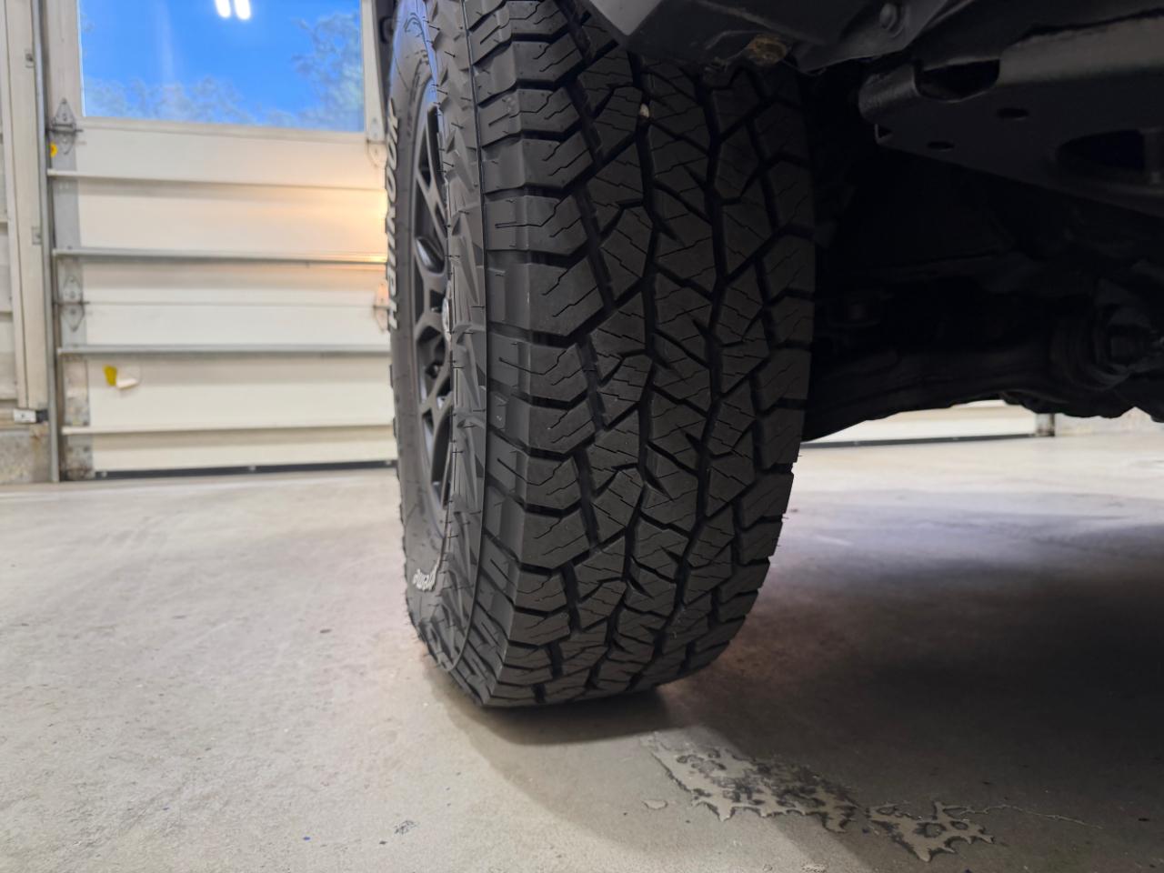 Toyota Tacoma 4WD SR5 Double Cab 5' Bed V6 AT (Natl) 2020