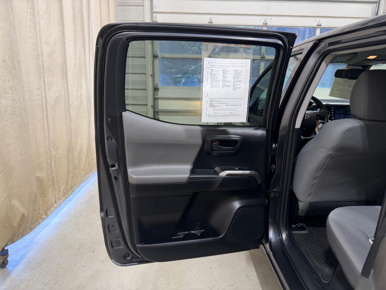 Toyota Tacoma 4WD SR5 Double Cab 5' Bed V6 AT (Natl) 2020
