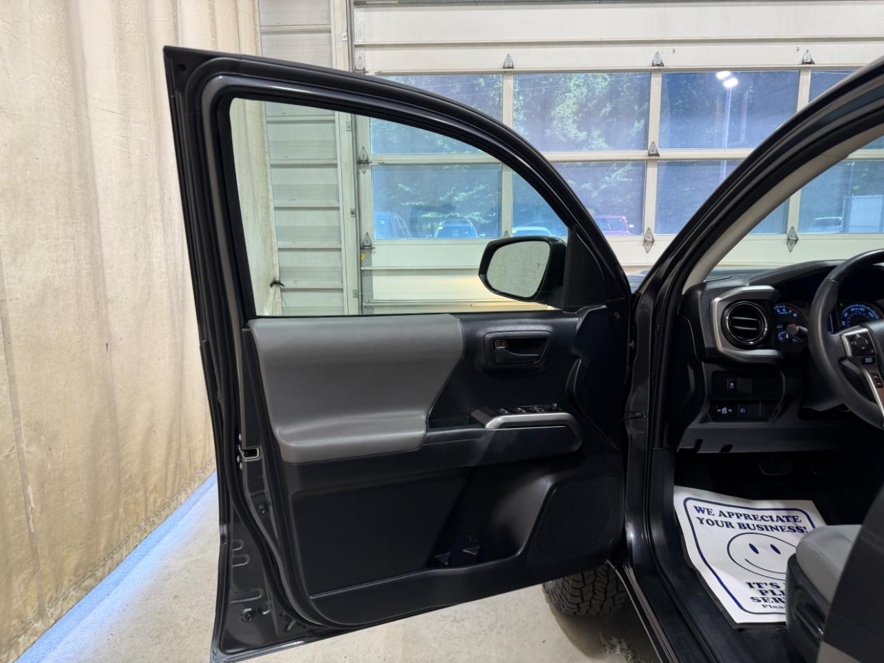 Toyota Tacoma 4WD SR5 Double Cab 5' Bed V6 AT (Natl) 2020