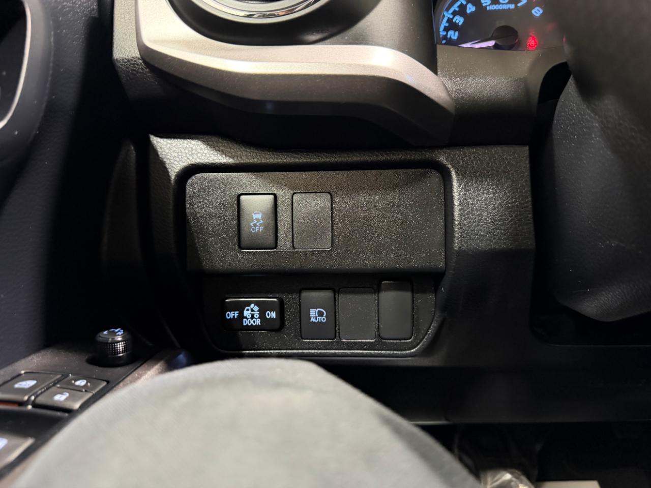 Toyota Tacoma 4WD SR5 Double Cab 5' Bed V6 AT (Natl) 2020