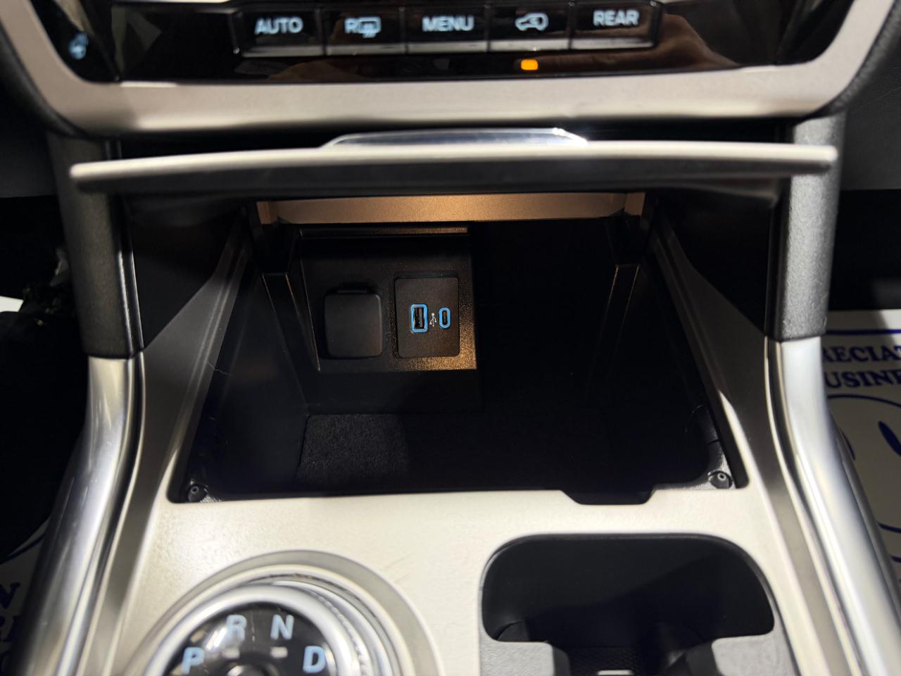 Ford Explorer XLT 4WD 2023