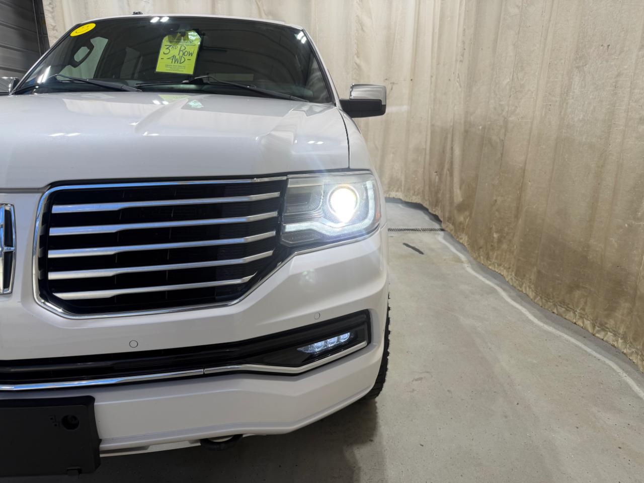 Lincoln Navigator 4WD 4dr 2015