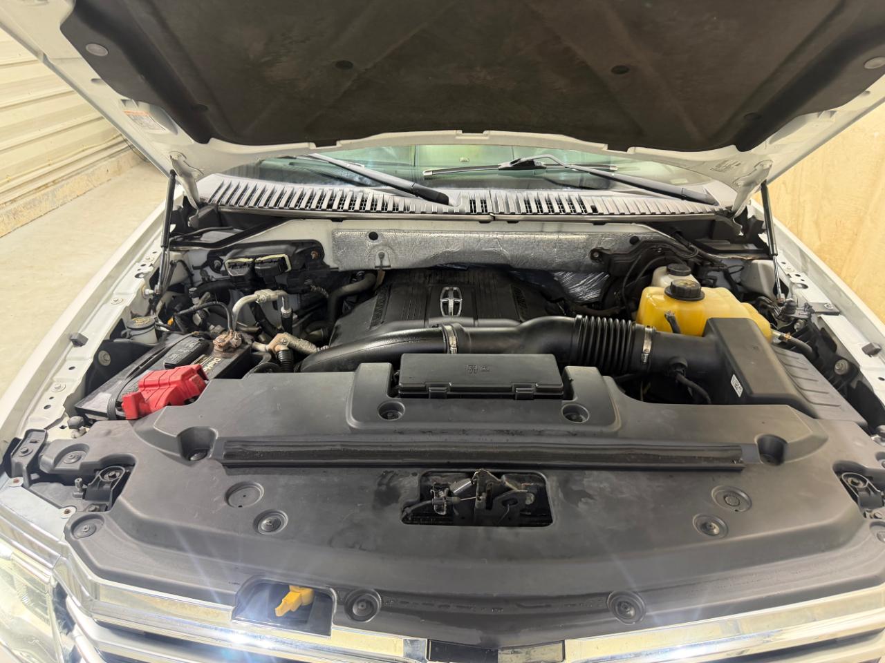 Lincoln Navigator 4WD 4dr 2015