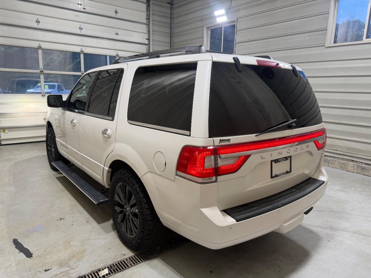 Lincoln Navigator 4WD 4dr 2015