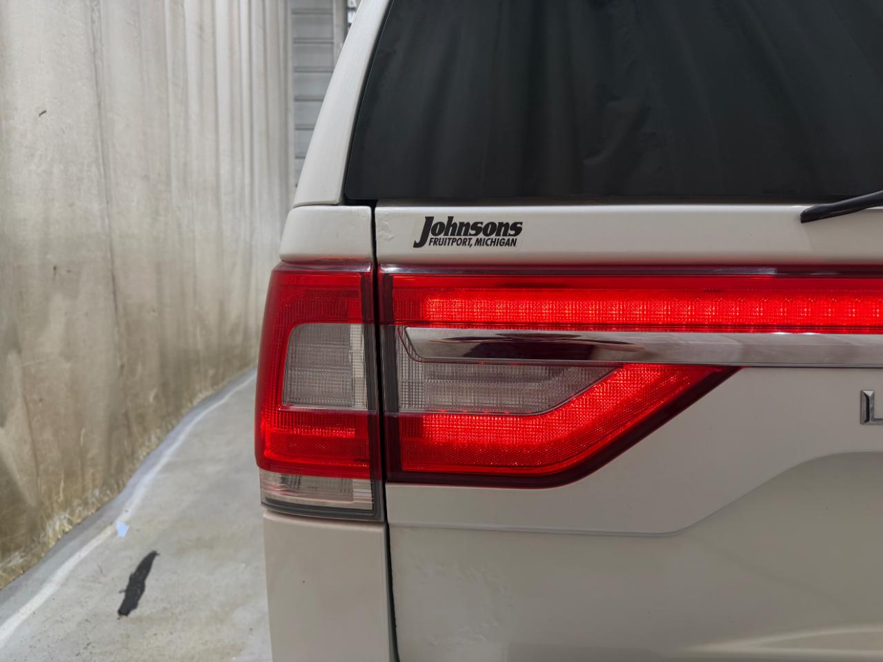 Lincoln Navigator 4WD 4dr 2015