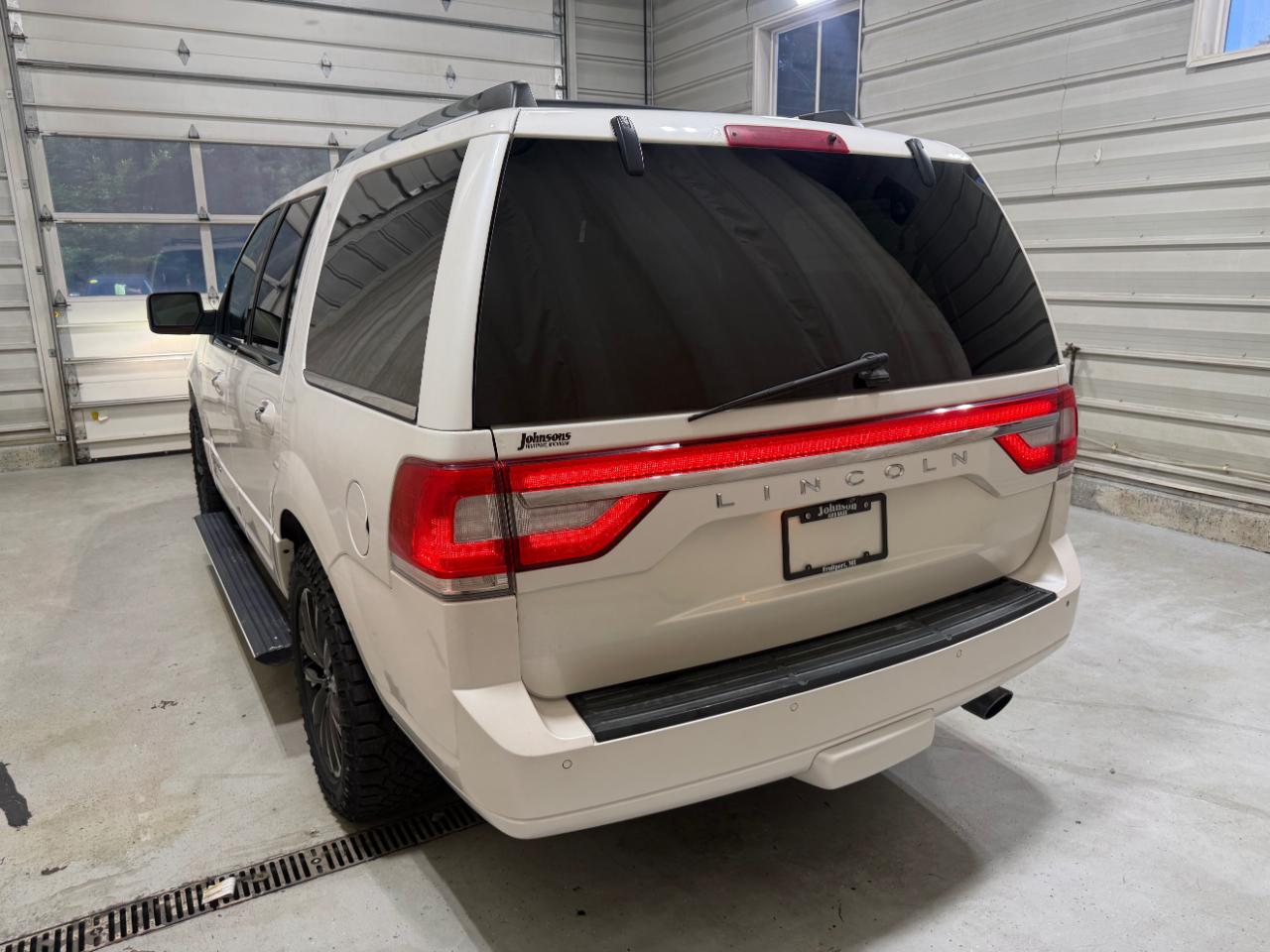 Lincoln Navigator 4WD 4dr 2015