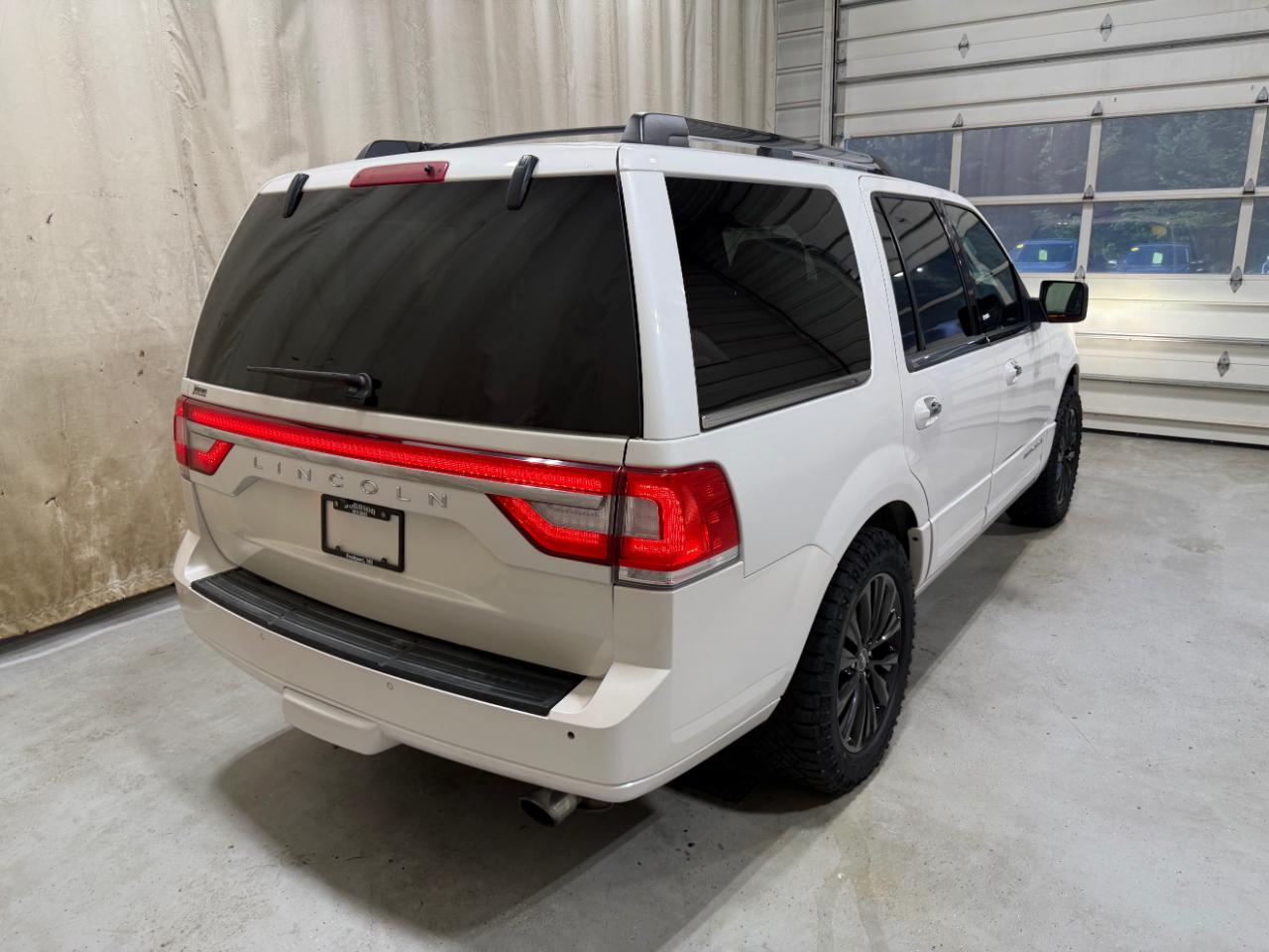 Lincoln Navigator 4WD 4dr 2015