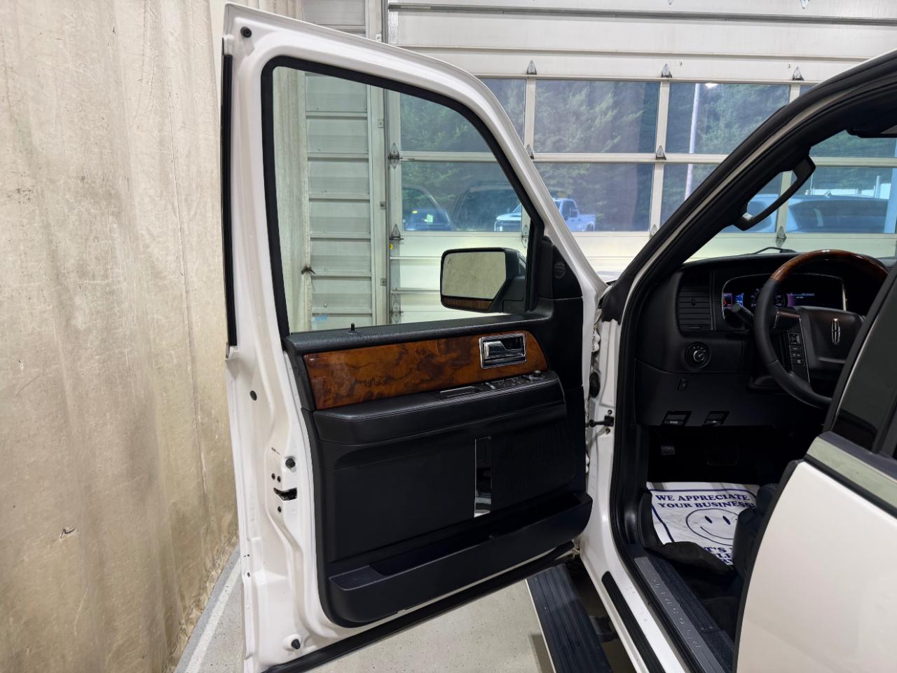 Lincoln Navigator 4WD 4dr 2015