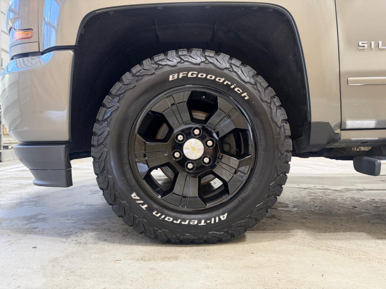 Chevrolet Silverado 1500 4WD Crew Cab 143.5" LT w/2LT 2017