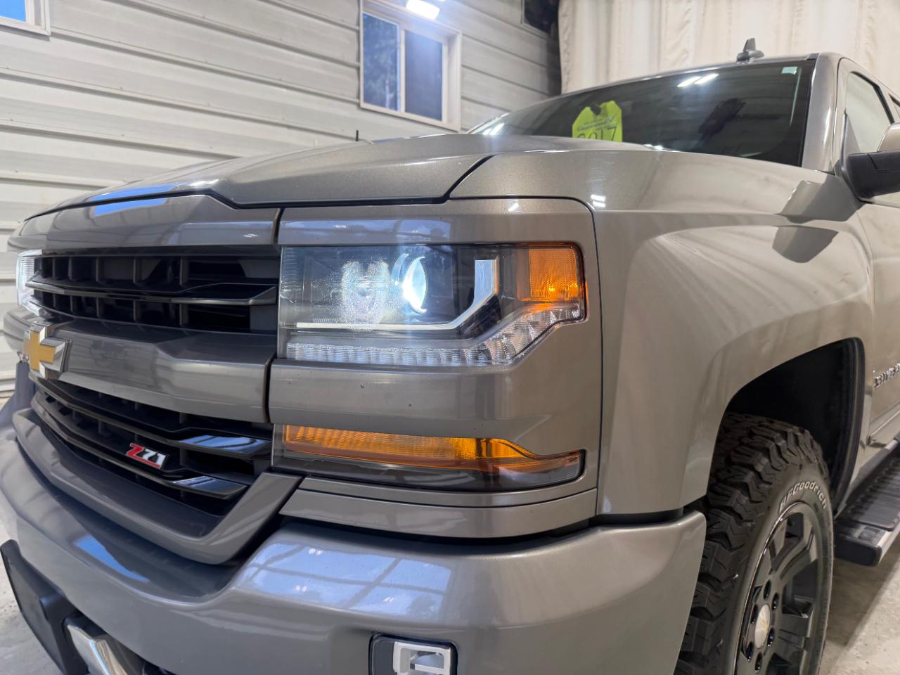 Chevrolet Silverado 1500 4WD Crew Cab 143.5" LT w/2LT 2017