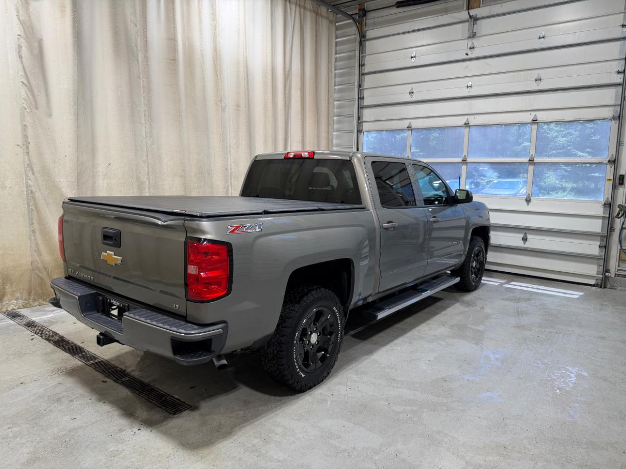 Chevrolet Silverado 1500 4WD Crew Cab 143.5" LT w/2LT 2017
