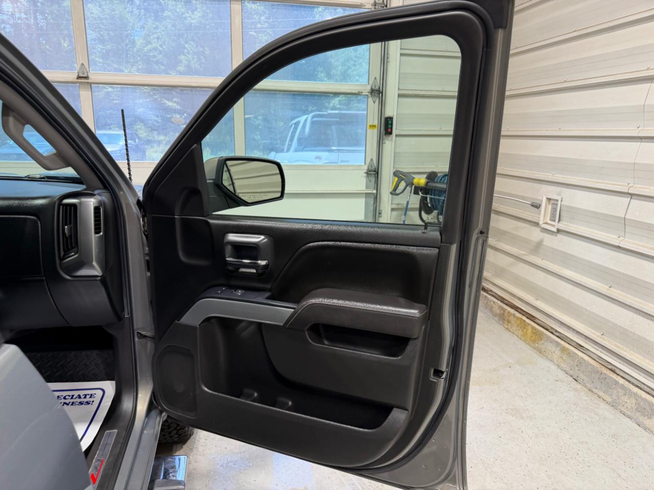 Chevrolet Silverado 1500 4WD Crew Cab 143.5" LT w/2LT 2017
