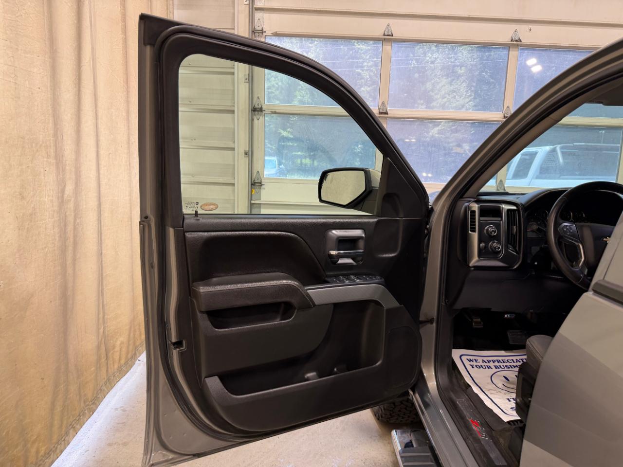 Chevrolet Silverado 1500 4WD Crew Cab 143.5" LT w/2LT 2017
