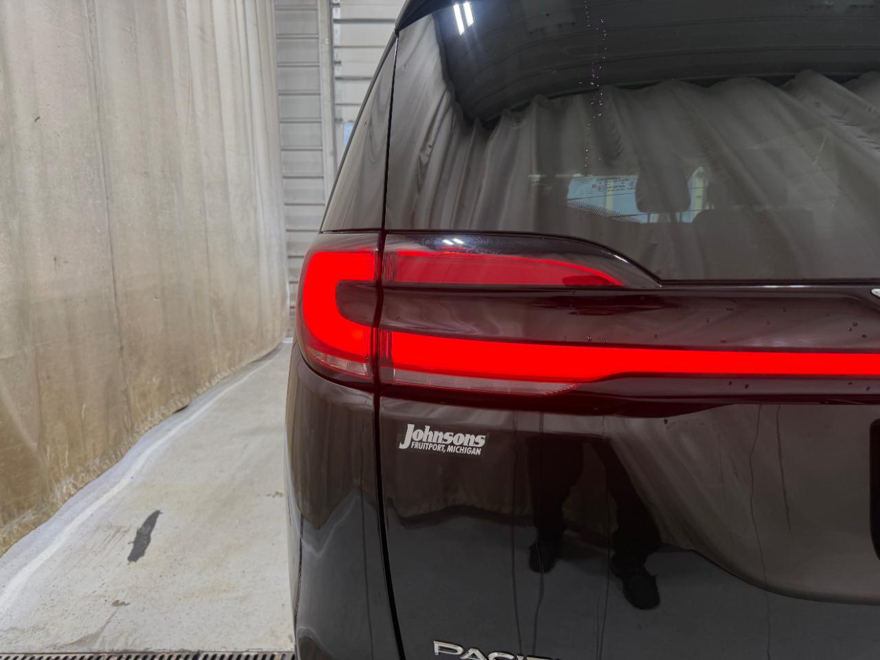 Chrysler Pacifica Touring L AWD 2023