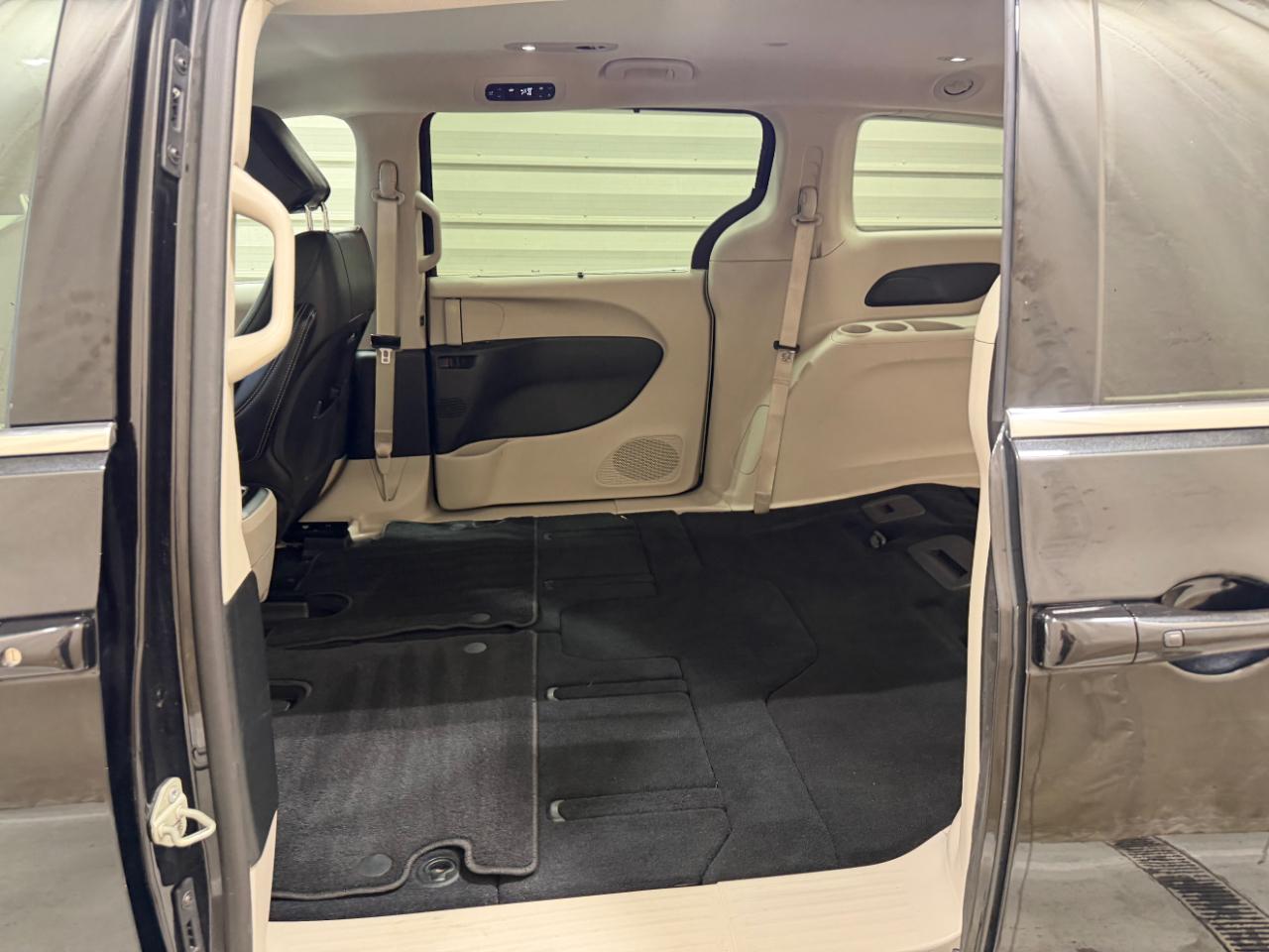 Chrysler Pacifica Touring L AWD 2023