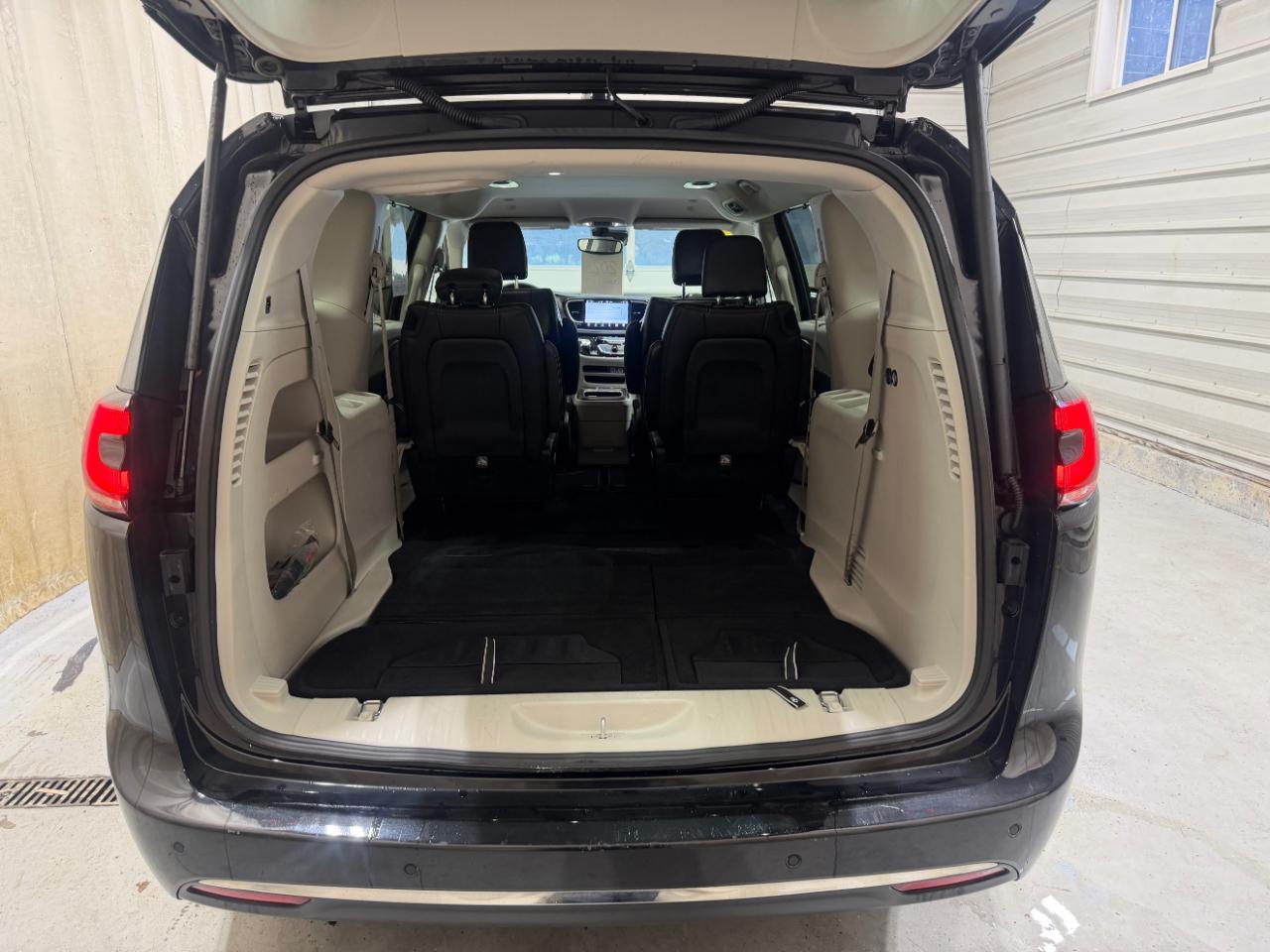 Chrysler Pacifica Touring L AWD 2023