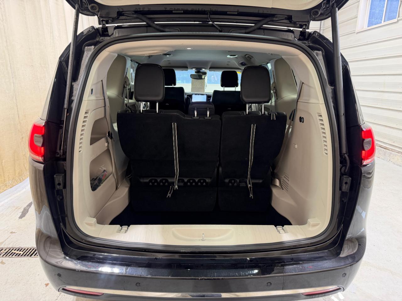 Chrysler Pacifica Touring L AWD 2023