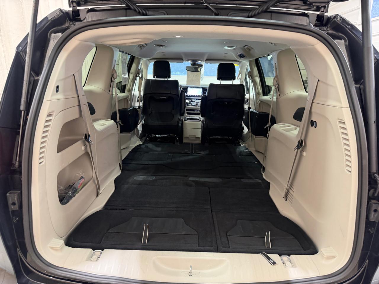 Chrysler Pacifica Touring L AWD 2023