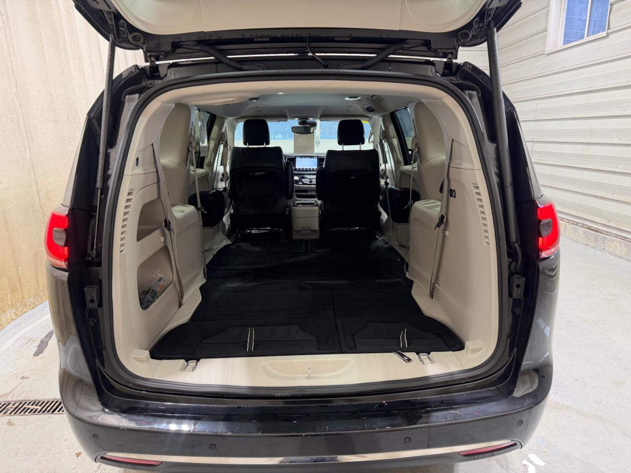 Chrysler Pacifica Touring L AWD 2023