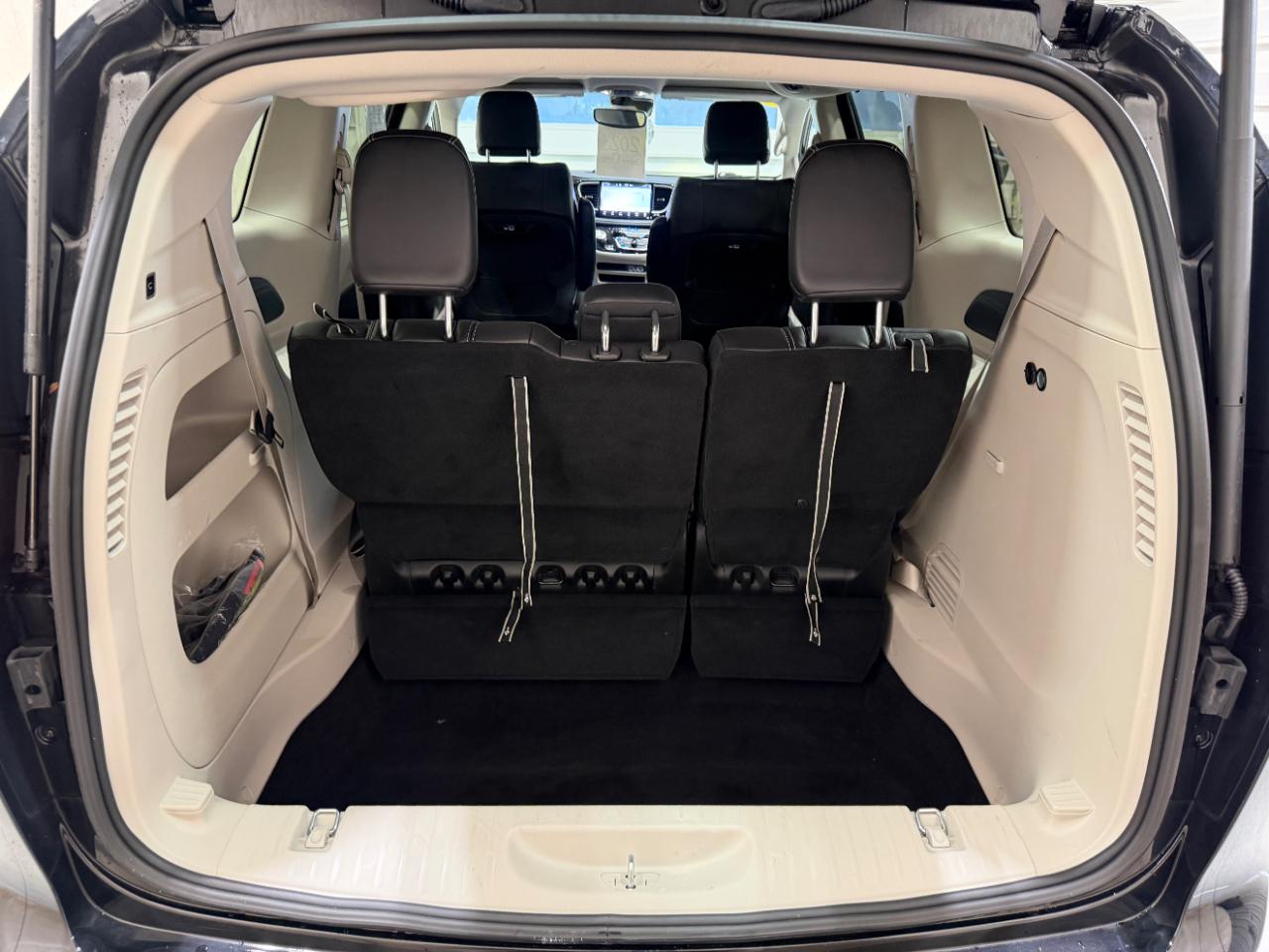 Chrysler Pacifica Touring L AWD 2023