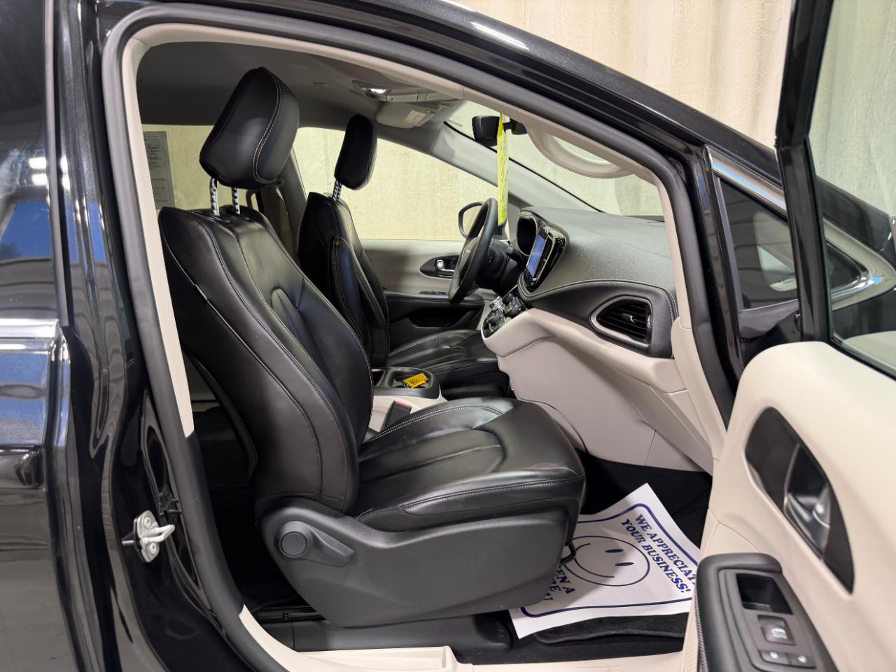 Chrysler Pacifica Touring L AWD 2023