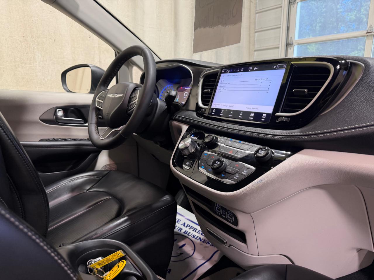 Chrysler Pacifica Touring L AWD 2023
