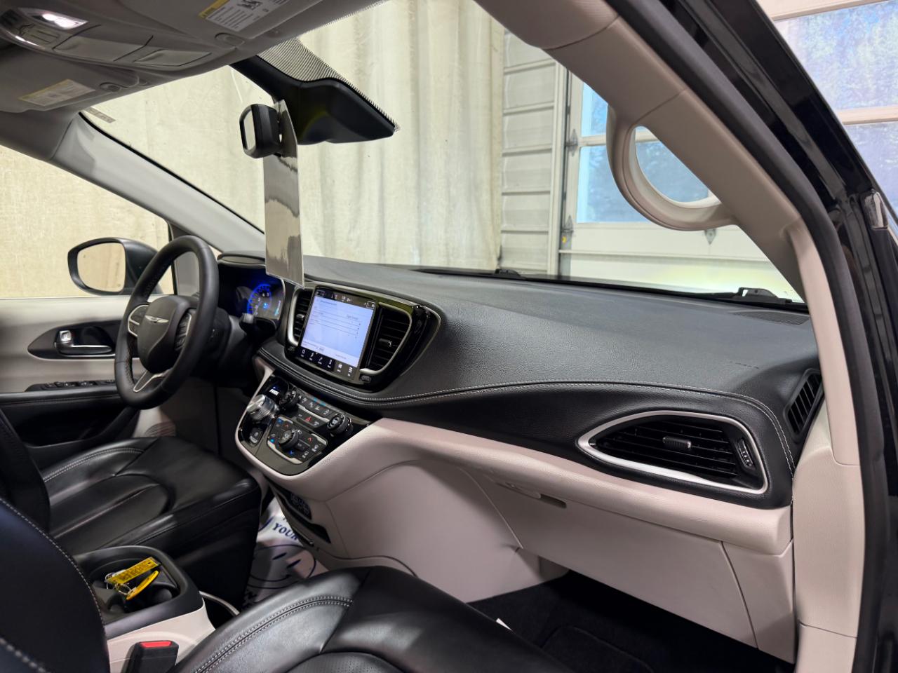 Chrysler Pacifica Touring L AWD 2023