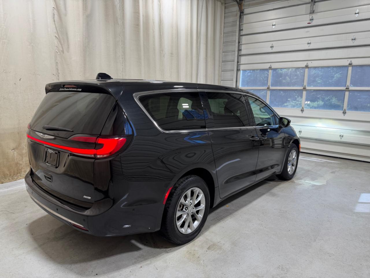 Chrysler Pacifica Touring L AWD 2023