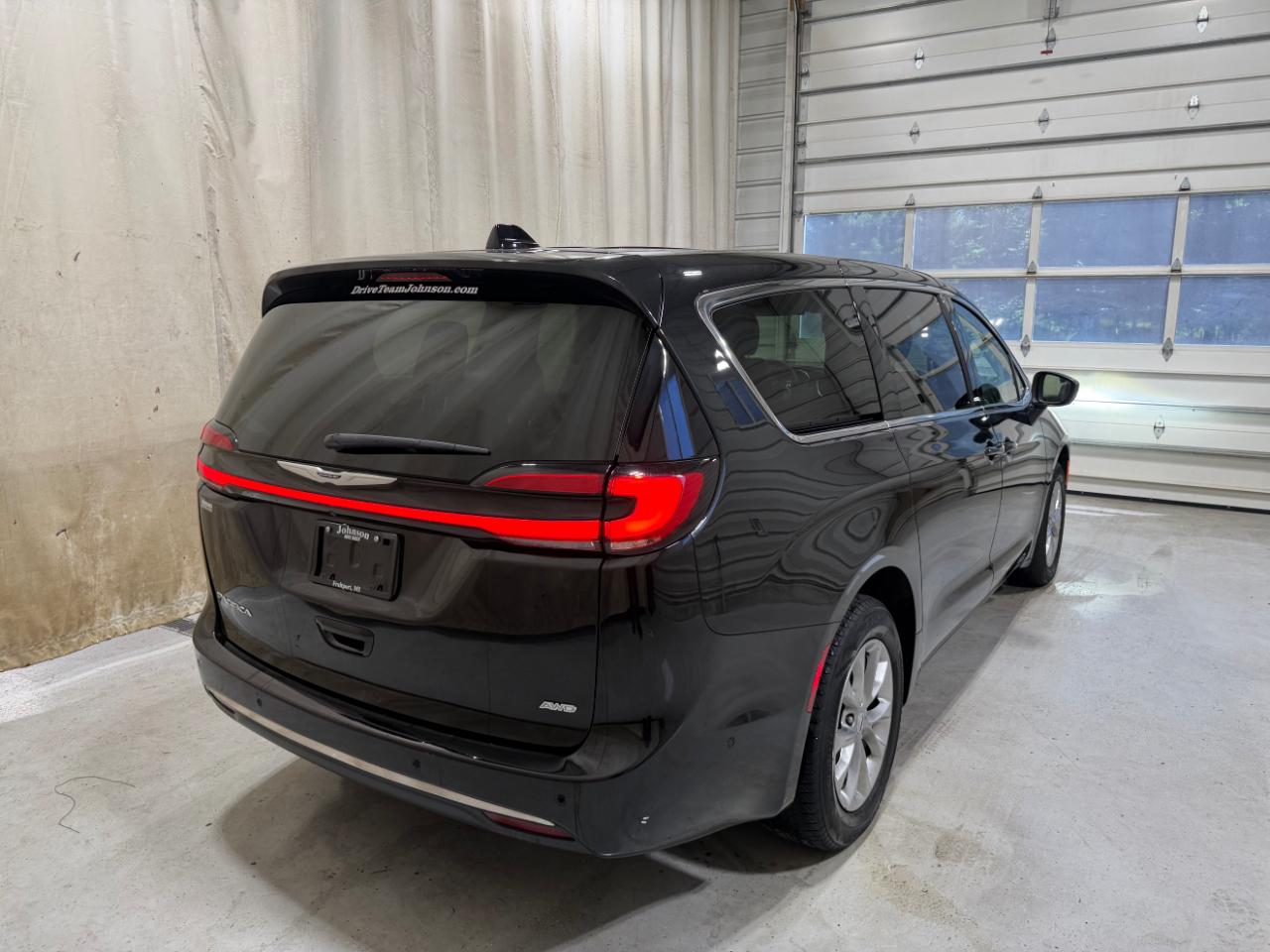 Chrysler Pacifica Touring L AWD 2023