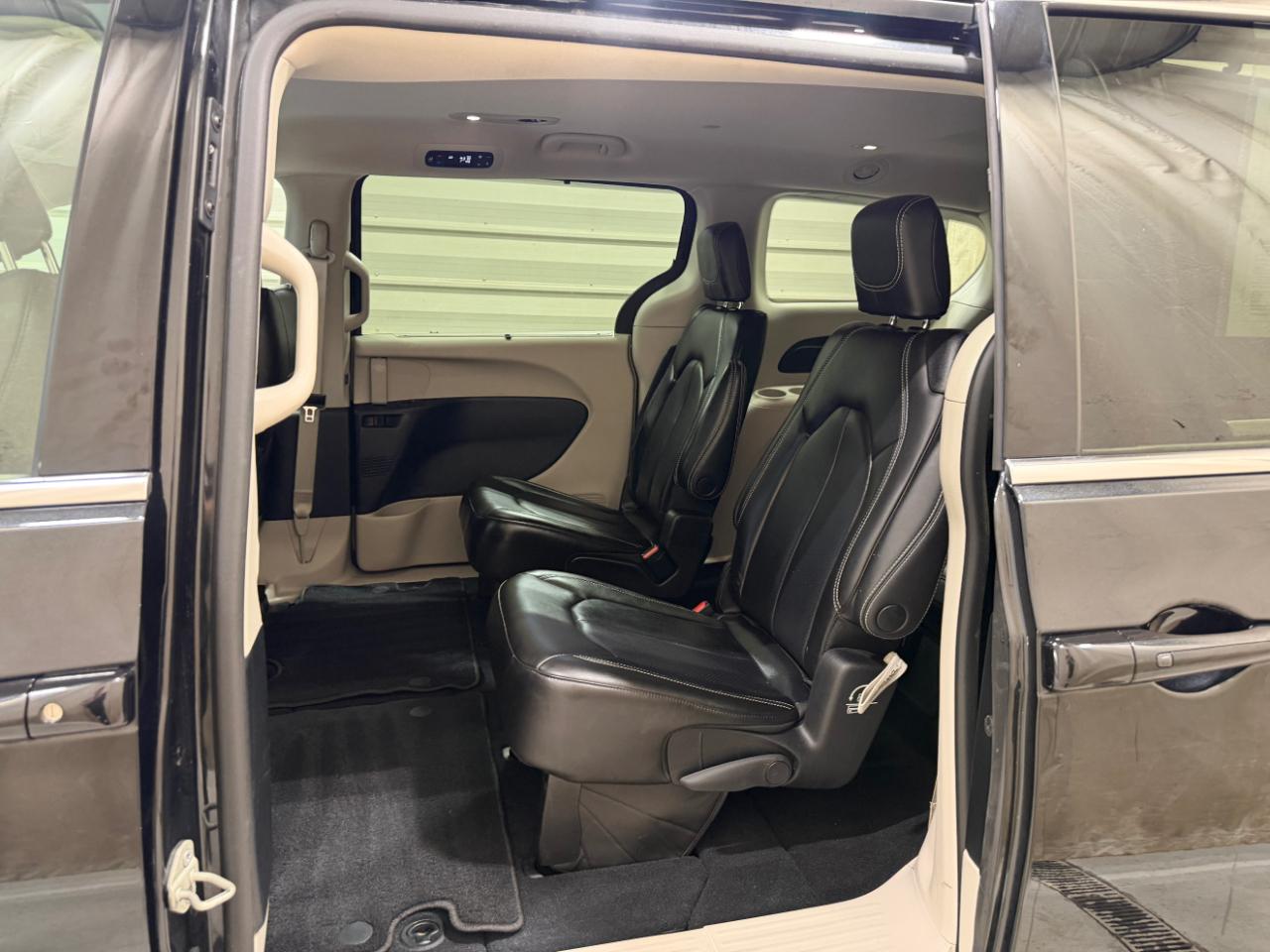 Chrysler Pacifica Touring L AWD 2023