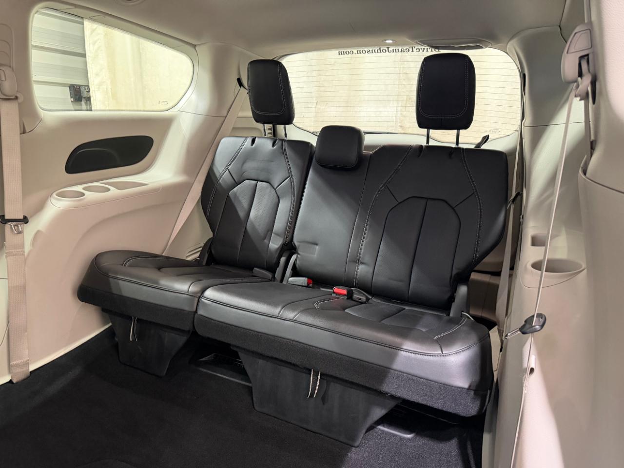 Chrysler Pacifica Touring L AWD 2023
