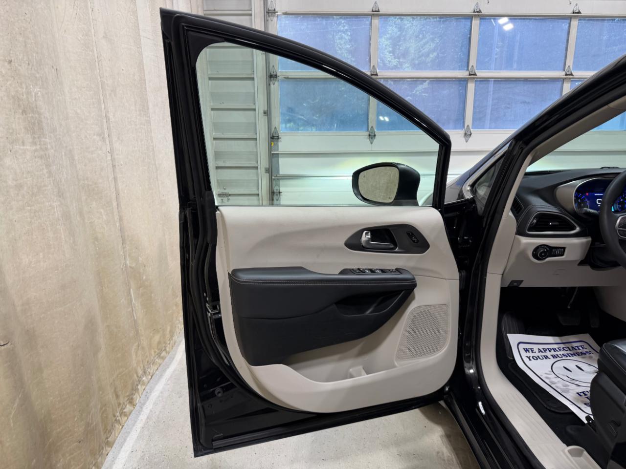 Chrysler Pacifica Touring L AWD 2023