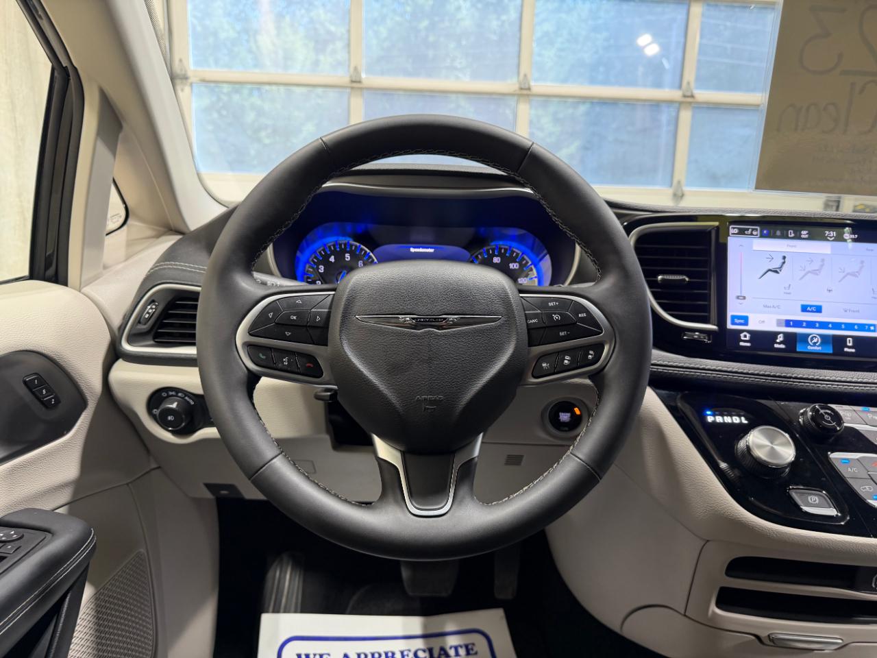Chrysler Pacifica Touring L AWD 2023