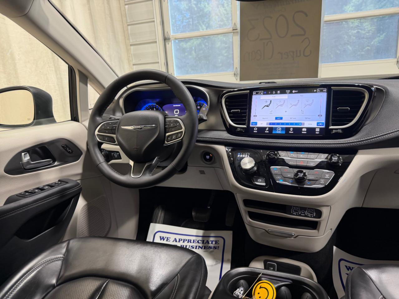 Chrysler Pacifica Touring L AWD 2023