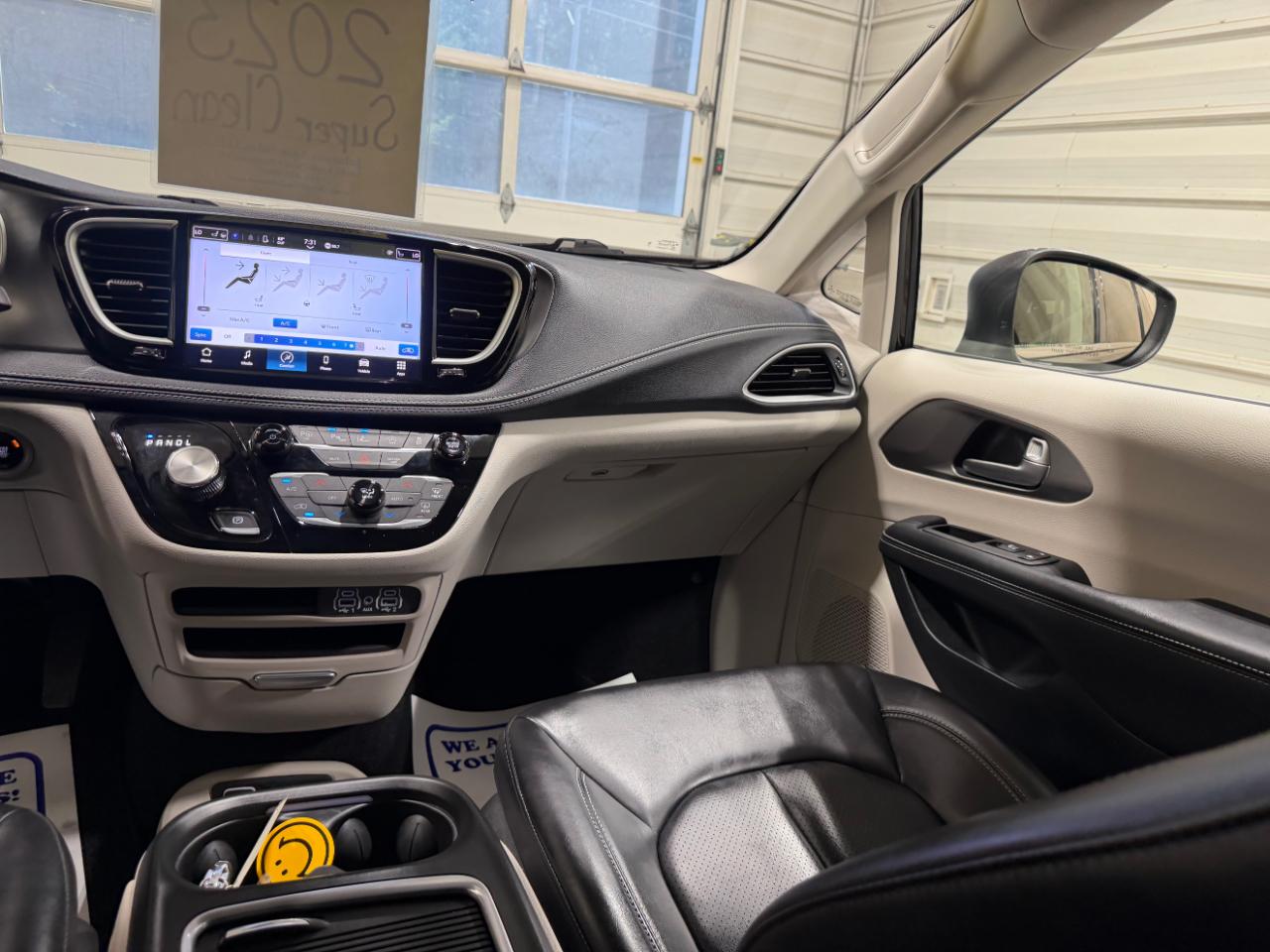 Chrysler Pacifica Touring L AWD 2023