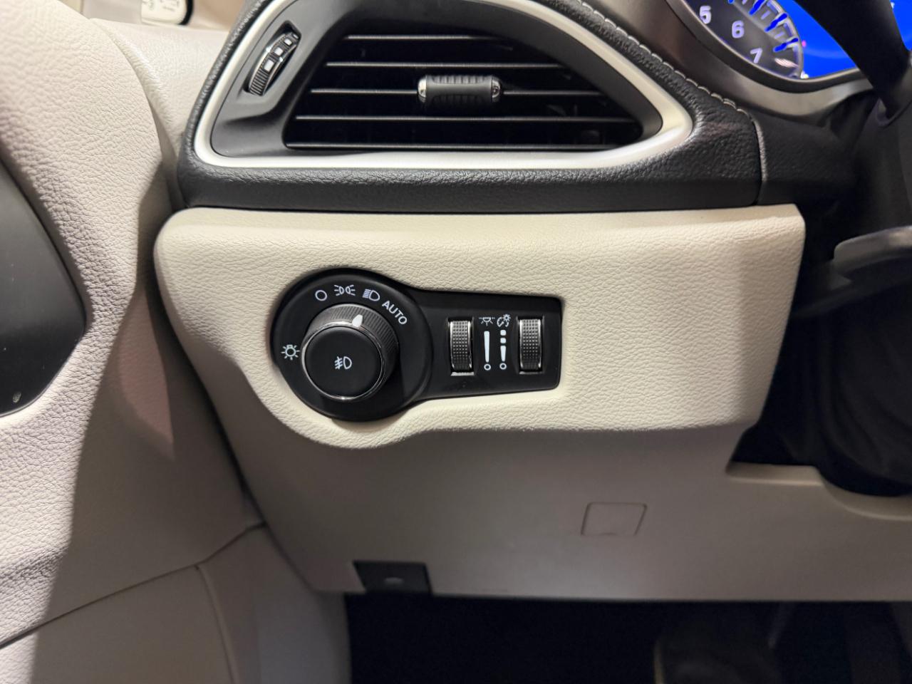Chrysler Pacifica Touring L AWD 2023