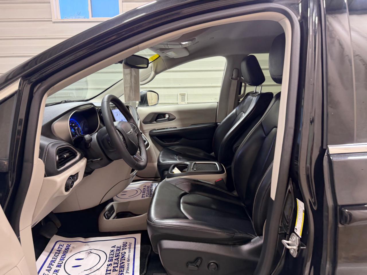 Chrysler Pacifica Touring L AWD 2023