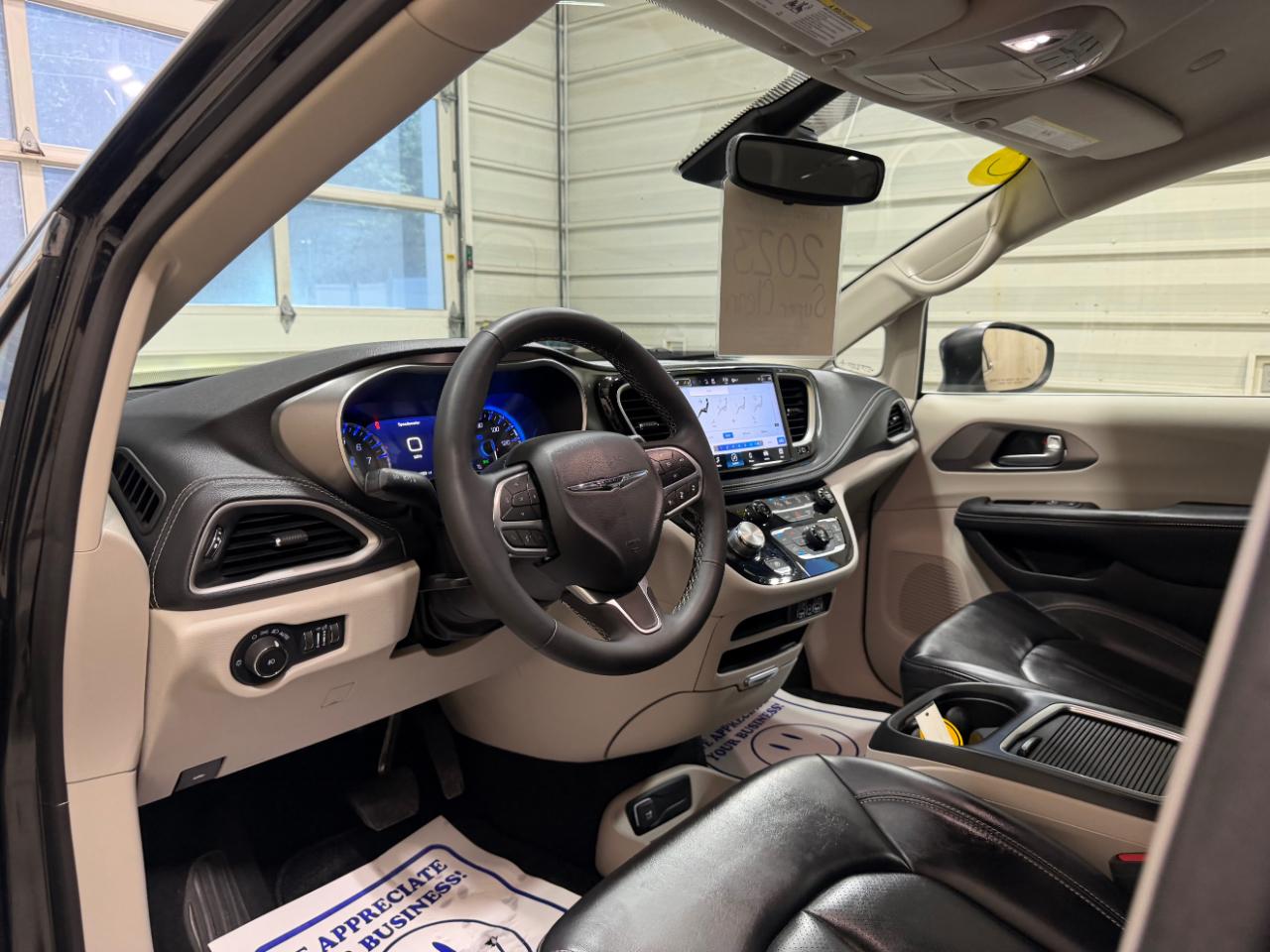 Chrysler Pacifica Touring L AWD 2023