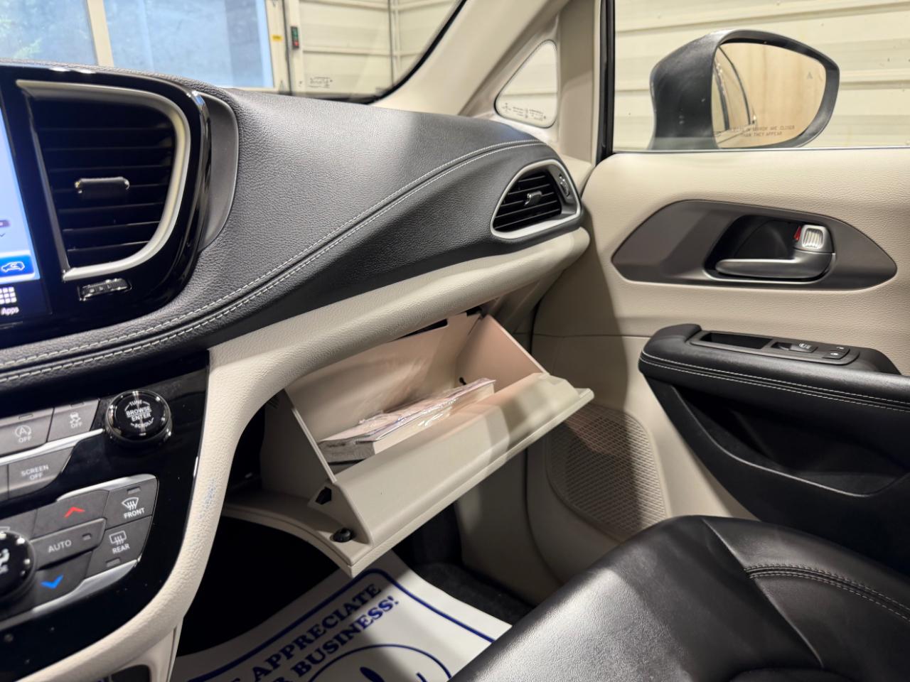 Chrysler Pacifica Touring L AWD 2023