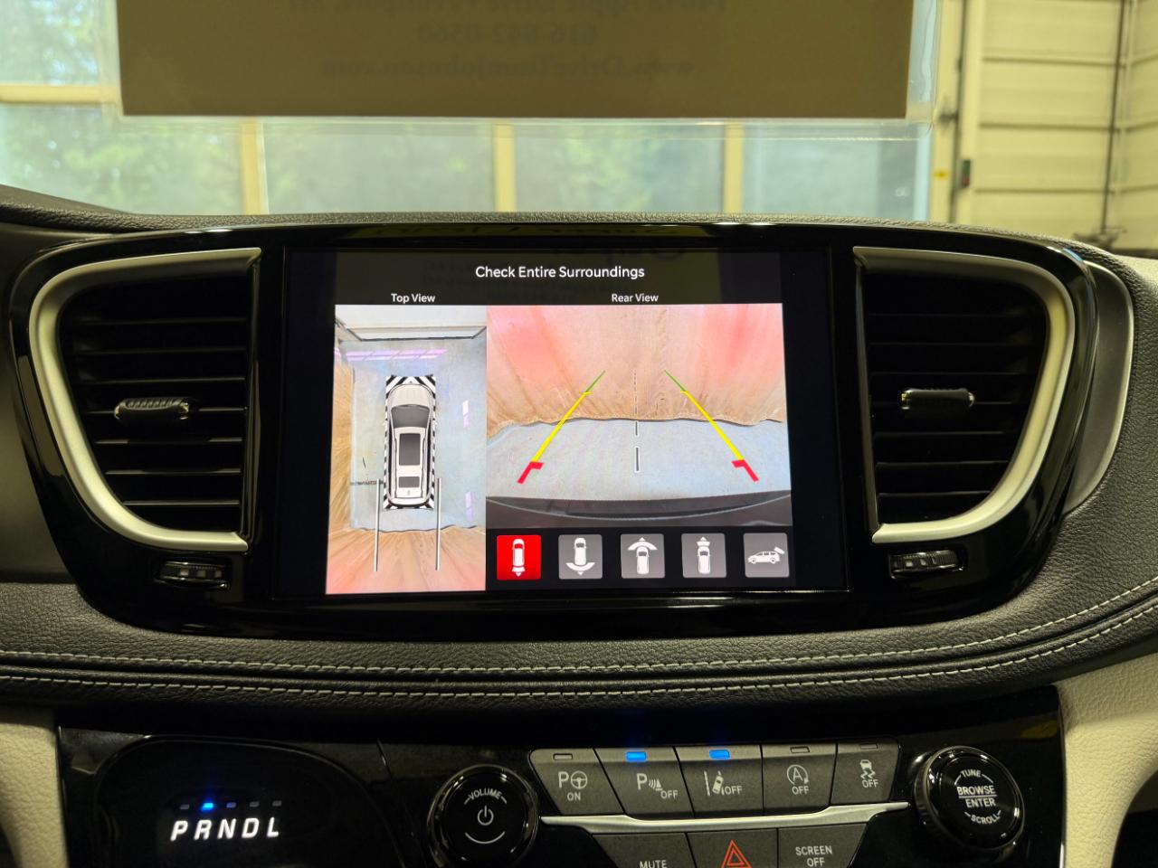 Chrysler Pacifica Touring L AWD 2023