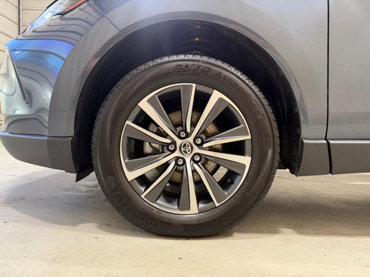 Toyota Venza LE AWD (Natl) 2021