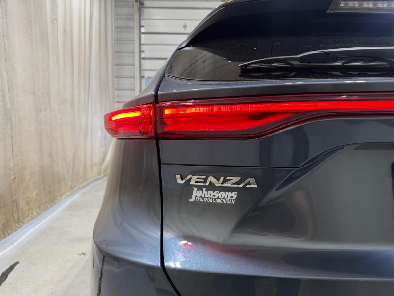 Toyota Venza LE AWD (Natl) 2021